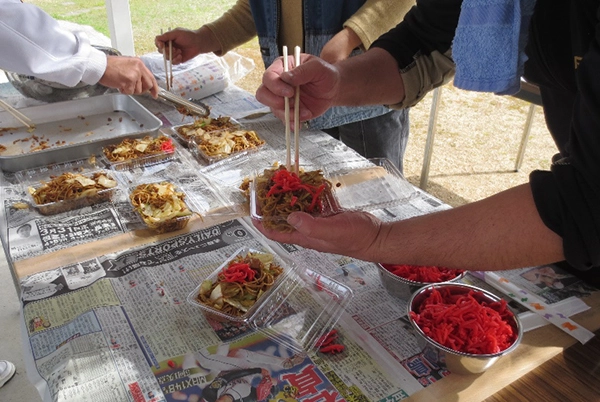 鉄板焼きそば盛り付け
