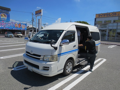 雄岡病院作業療法・買い物プログラム・移動車