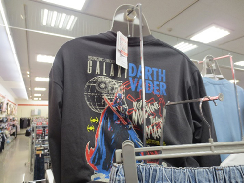 雄岡病院作業療法・買い物プログラム・ファッションセンターしまむら・渋いTシャツを発見