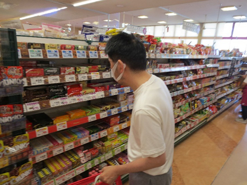 雄岡病院作業療法・買い物プログラム・マックスバリュー・おやつ売り場