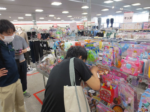 雄岡病院作業療法・買い物プログラム・おもちゃ売り場