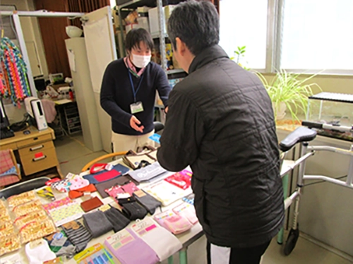 雄岡病院3月ブログ:景品の贈呈