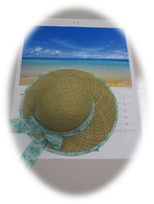 雄岡病院8月ブログ:麦わら帽子とカレンダー