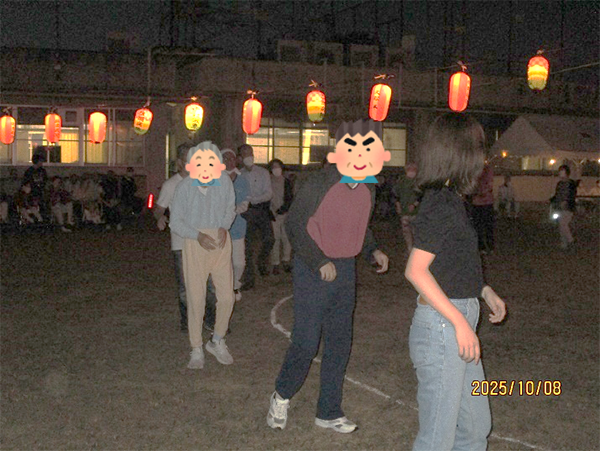 雄岡病院の秋祭り：盆踊りの様子1