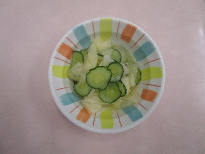 雄岡病院の栄養課のブログ：夏野菜のレシピ：胡瓜とりんごのレモン和え