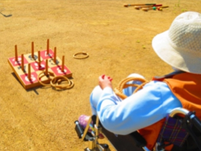 雄岡病院ブログ：作業療法室の青空喫茶：輪投げ