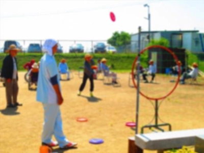 雄岡病院ブログ：作業療法室の青空喫茶：フライングディスク